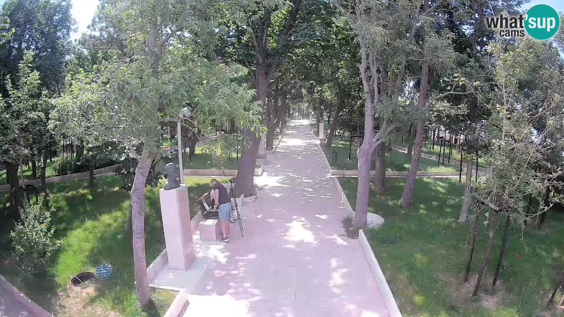 Park pisateljev Senj – Pogled v živo ob morju