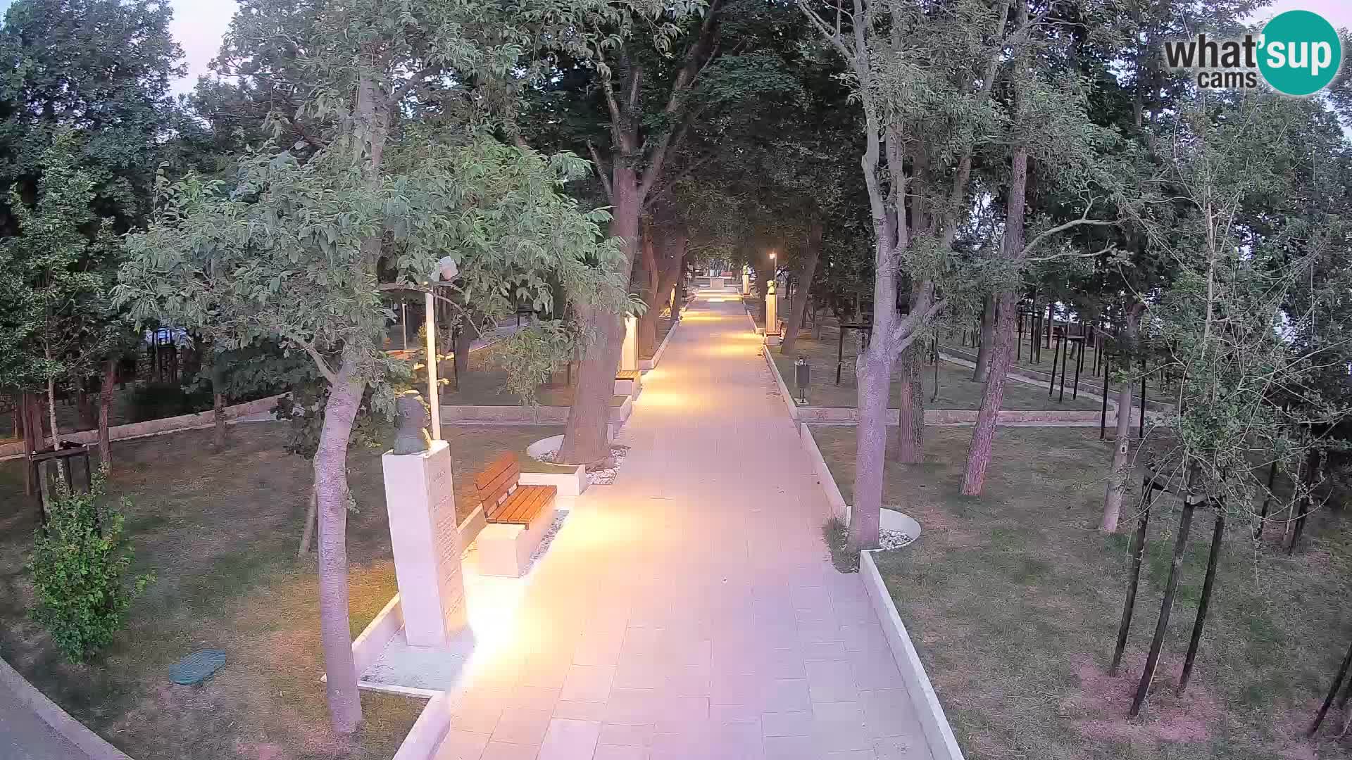 Park pisateljev Senj – Pogled v živo ob morju