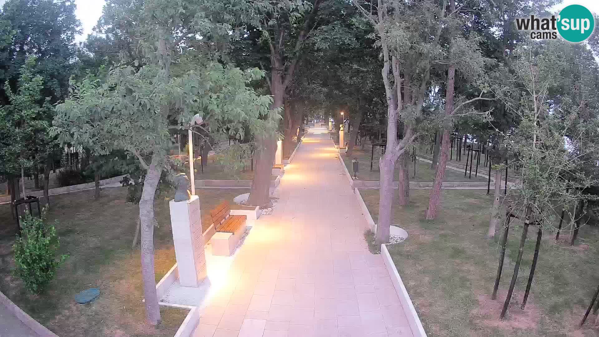 Park pisateljev Senj – Pogled v živo ob morju