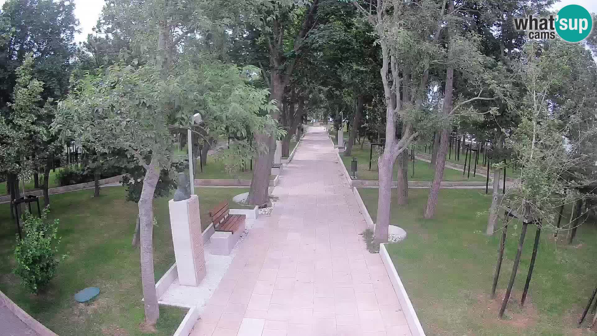 Park pisateljev Senj – Pogled v živo ob morju