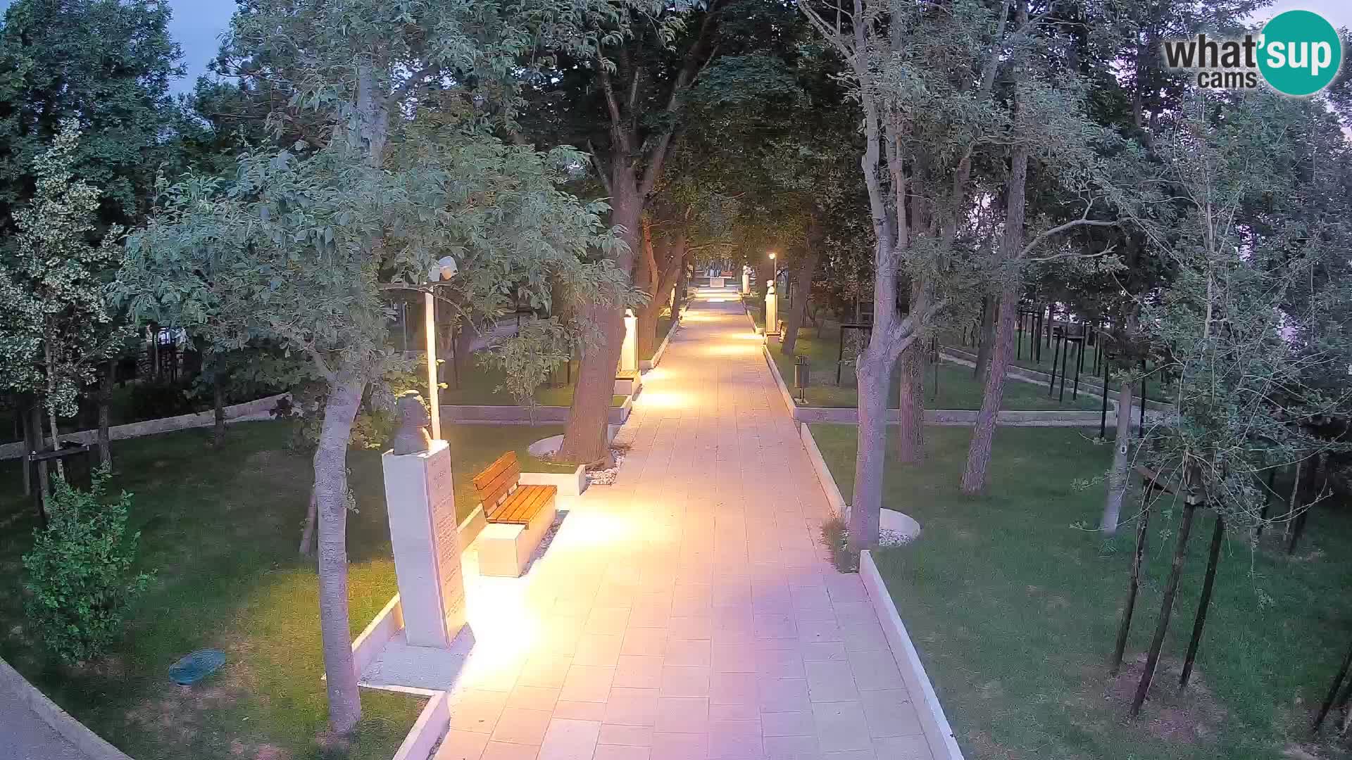 Park pisateljev Senj – Pogled v živo ob morju