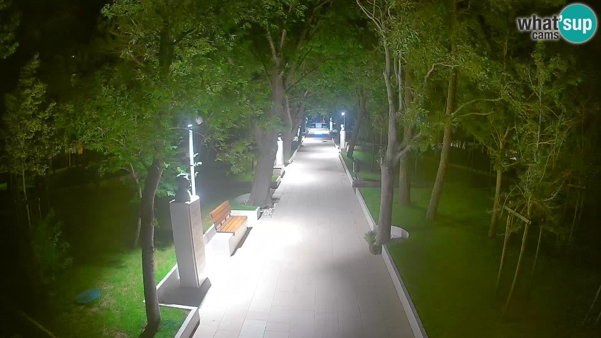 Park pisateljev Senj – Pogled v živo ob morju