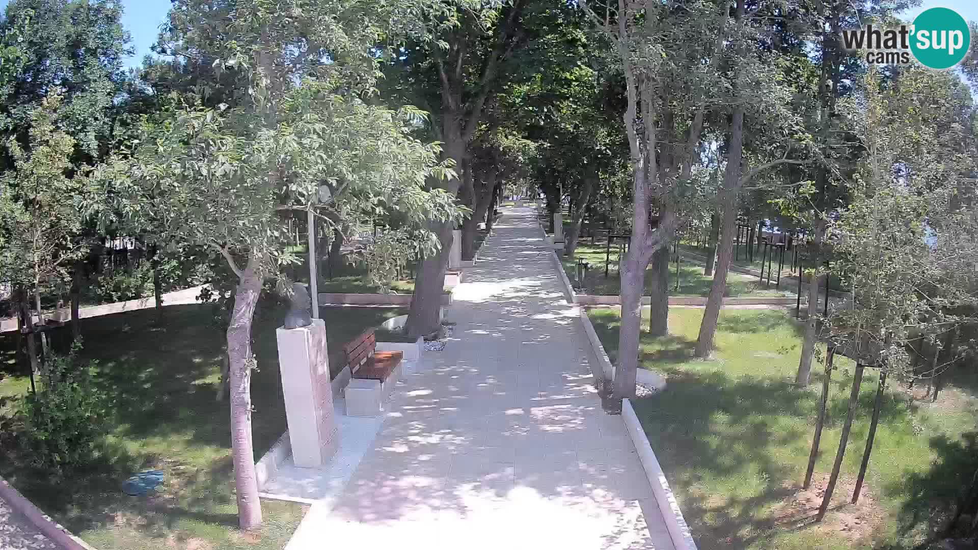 Park pisateljev Senj – Pogled v živo ob morju