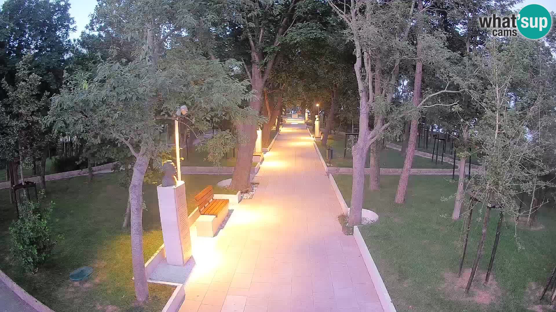 Park pisateljev Senj – Pogled v živo ob morju