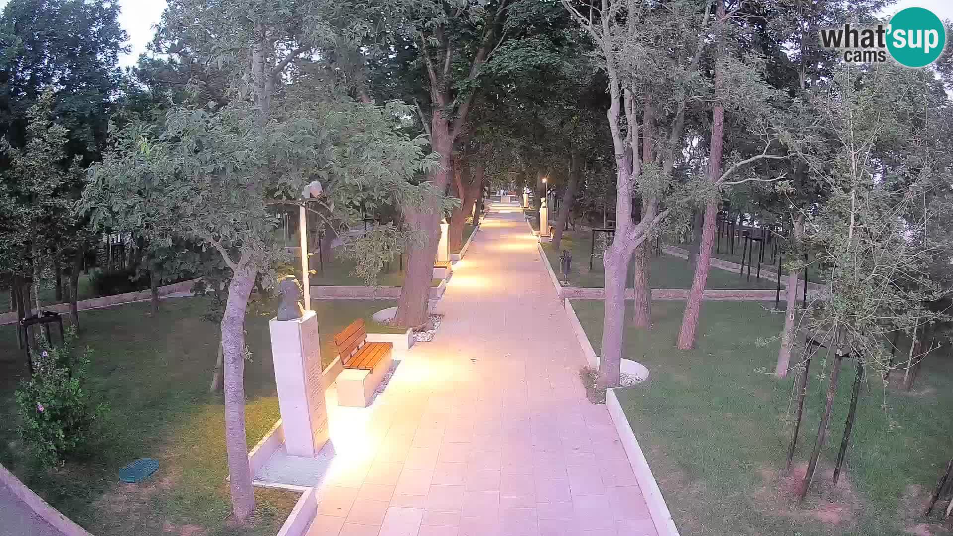 Park pisateljev Senj – Pogled v živo ob morju