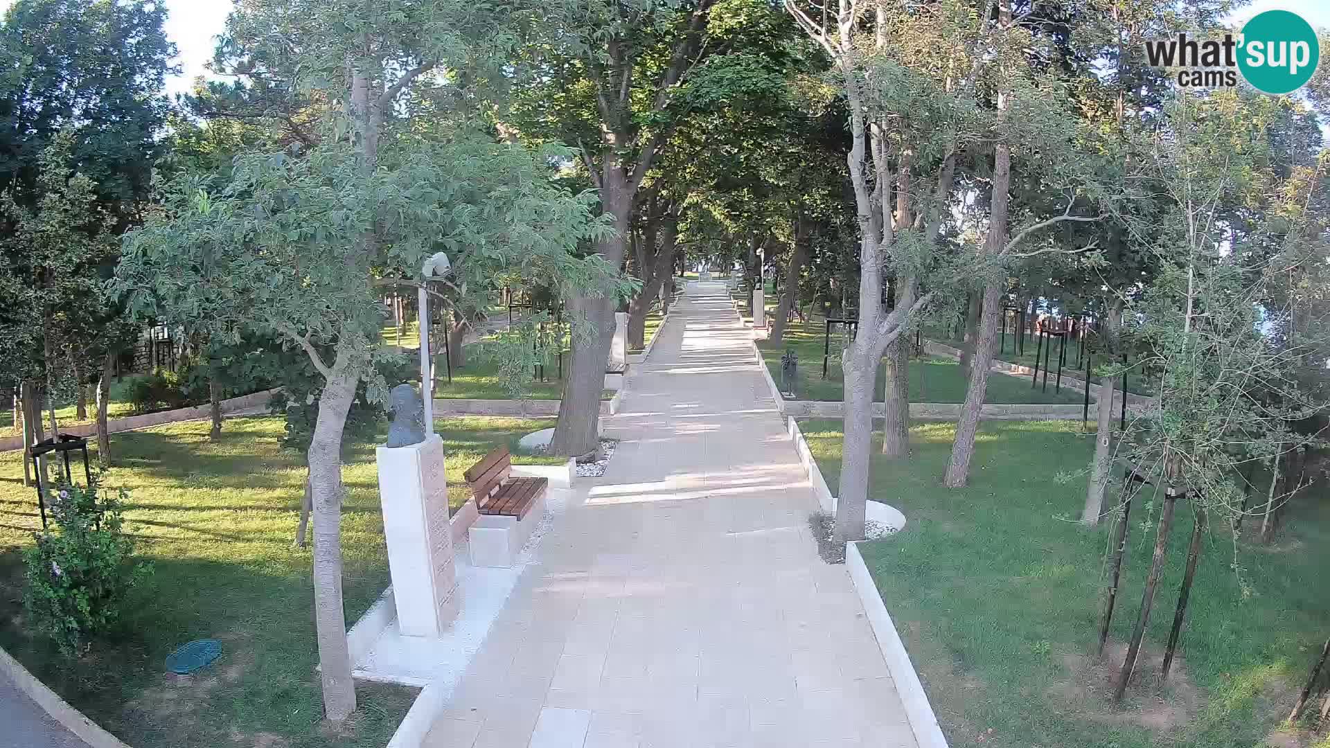 Park pisateljev Senj – Pogled v živo ob morju