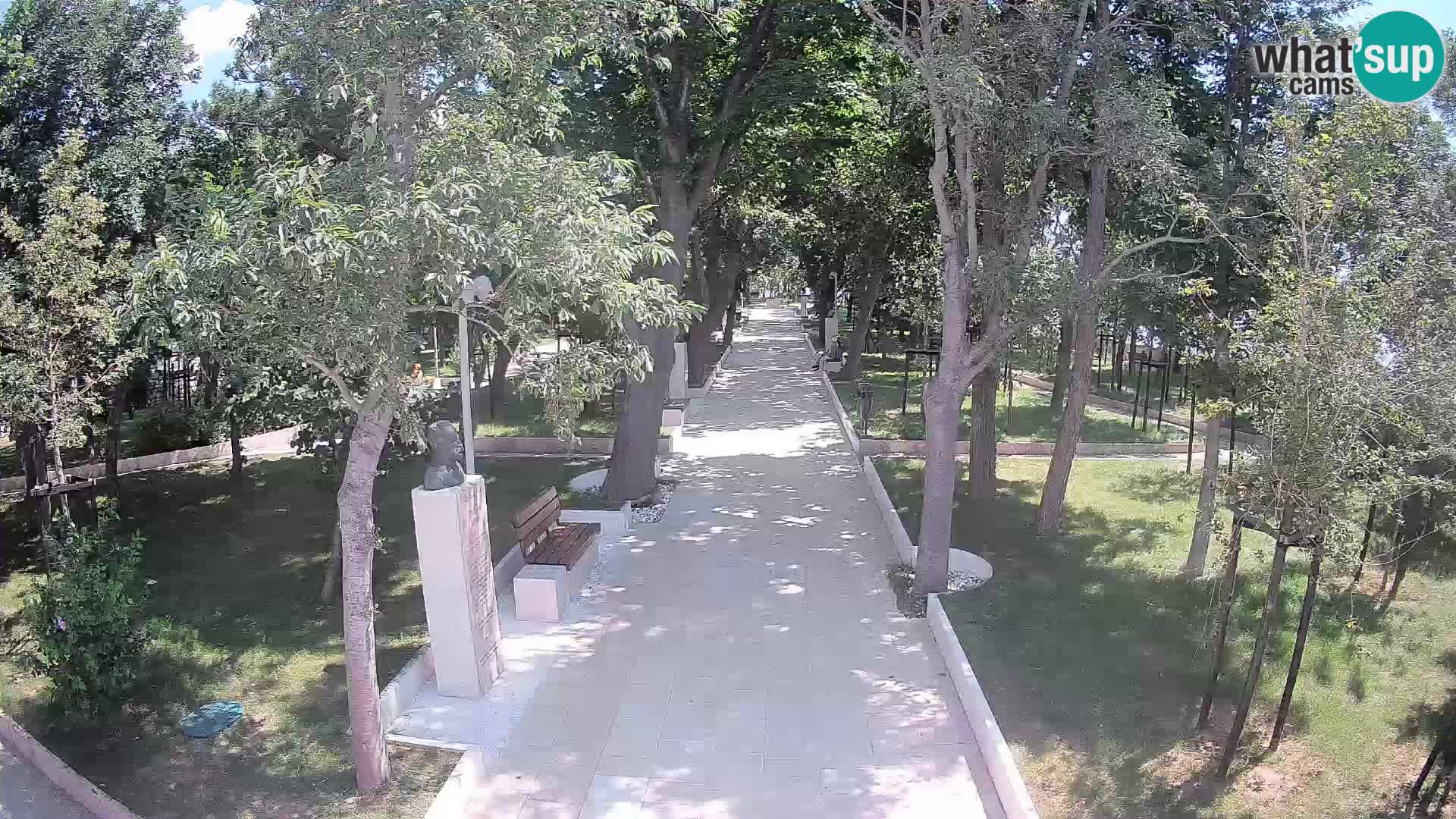 Park pisateljev Senj – Pogled v živo ob morju