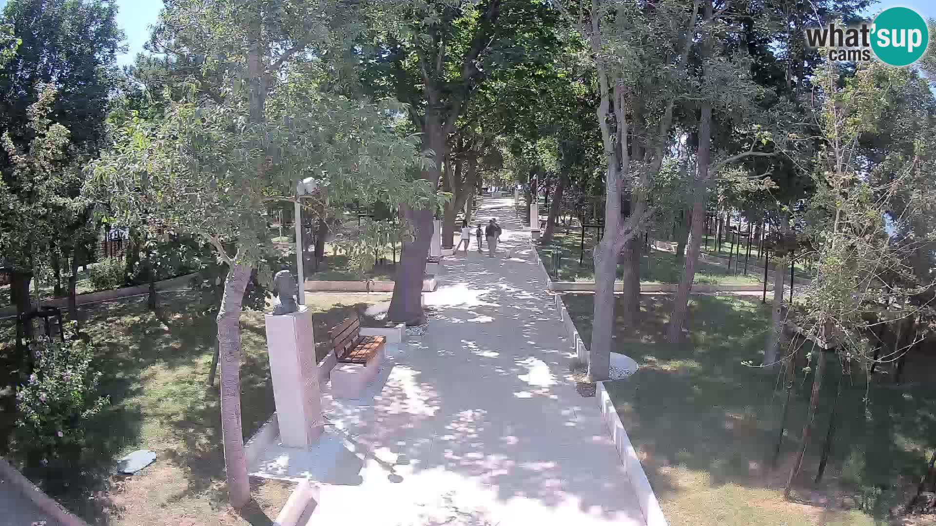 Park pisateljev Senj – Pogled v živo ob morju