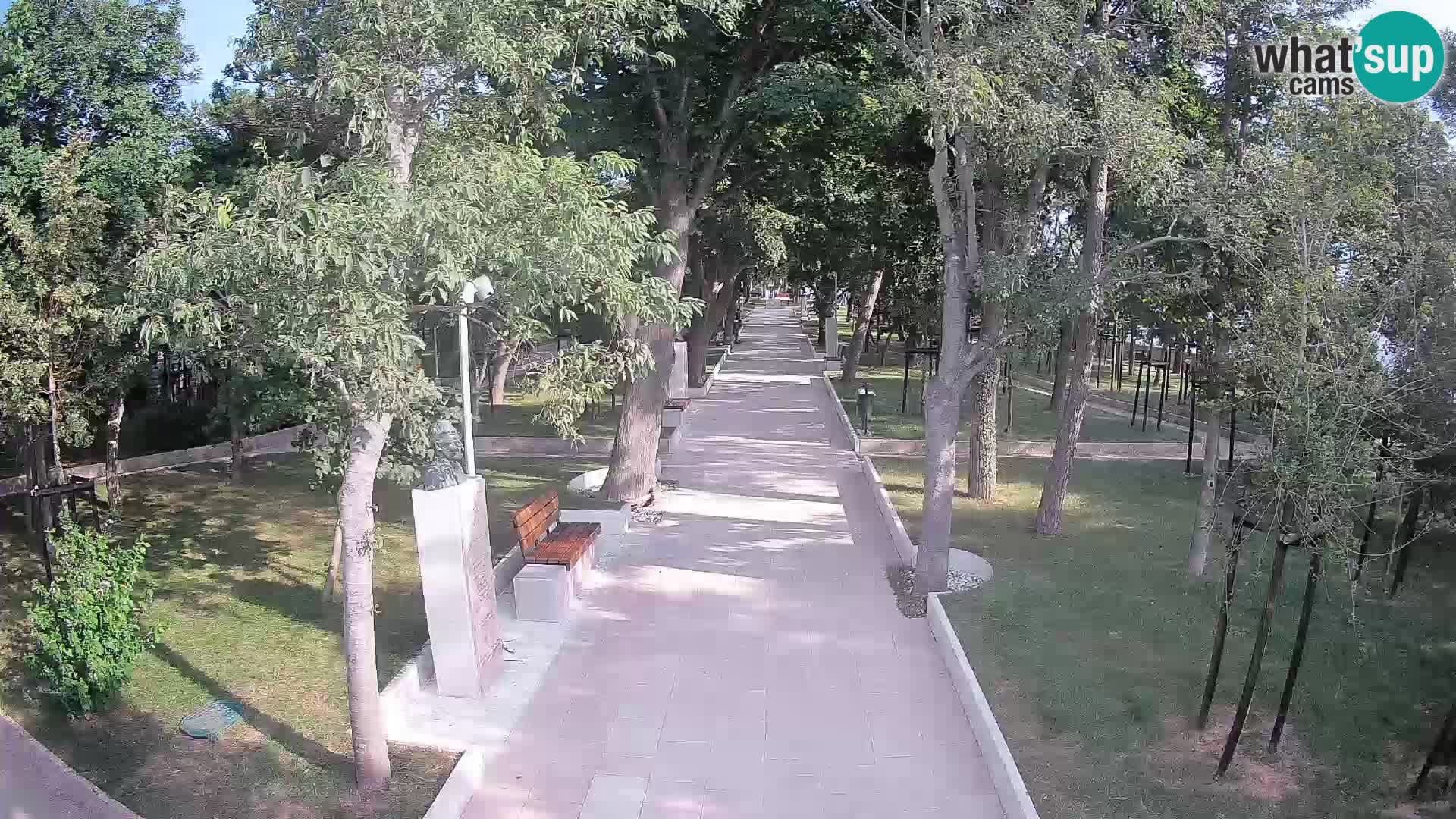 Park pisateljev Senj – Pogled v živo ob morju