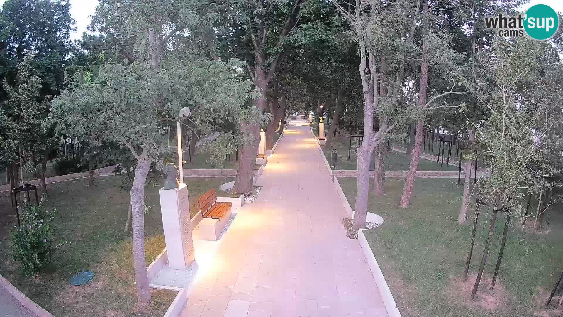 Park pisateljev Senj – Pogled v živo ob morju