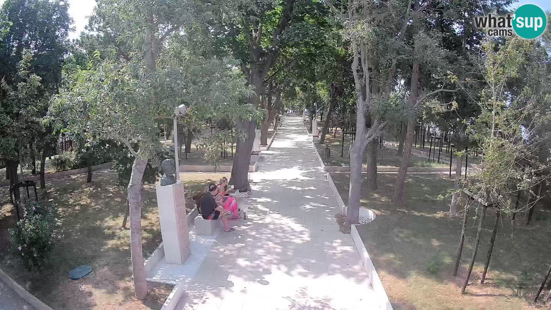 Park pisateljev Senj – Pogled v živo ob morju