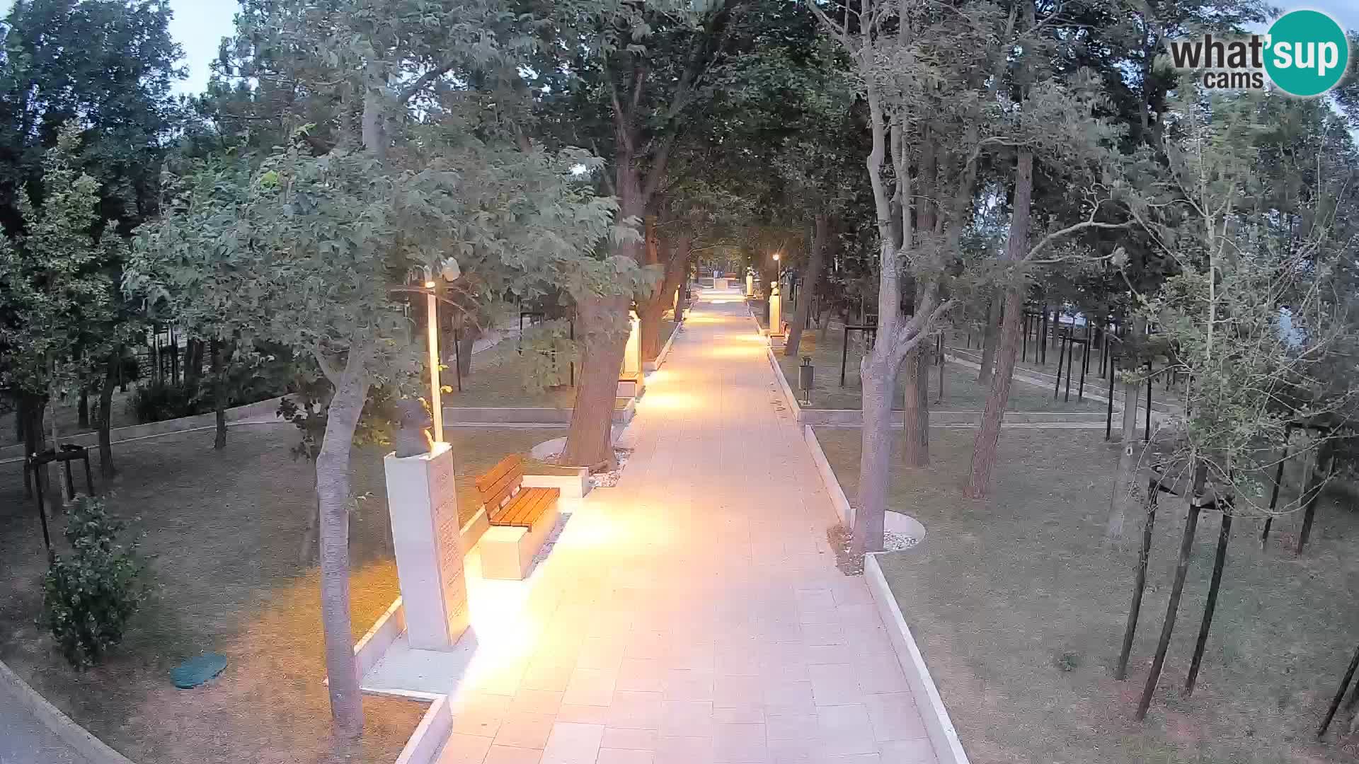Park pisateljev Senj – Pogled v živo ob morju