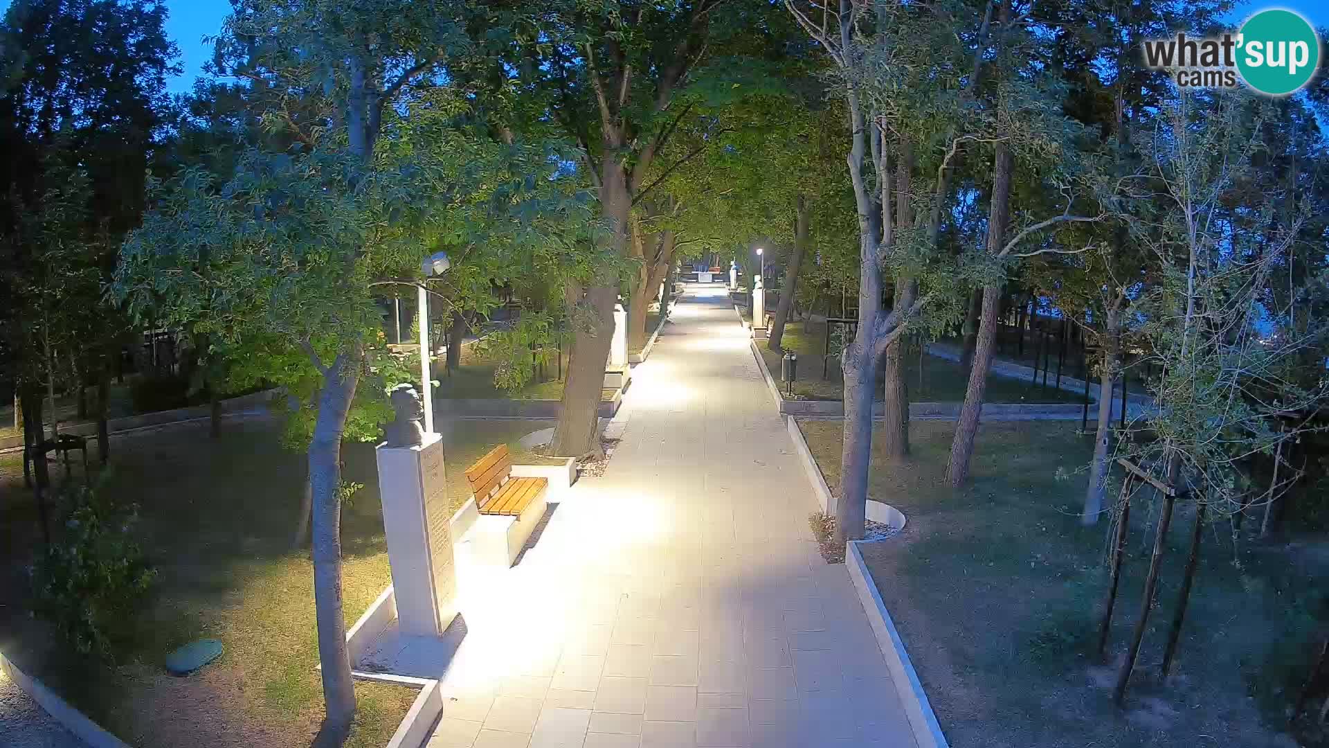 Park pisateljev Senj – Pogled v živo ob morju