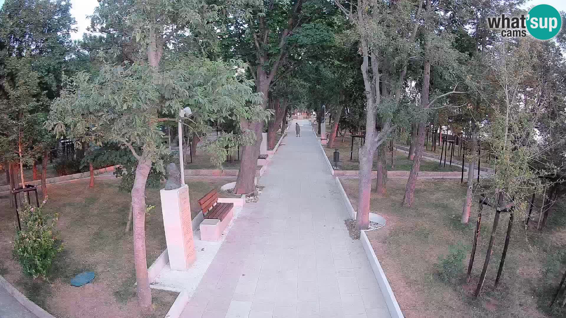 Park pisateljev Senj – Pogled v živo ob morju
