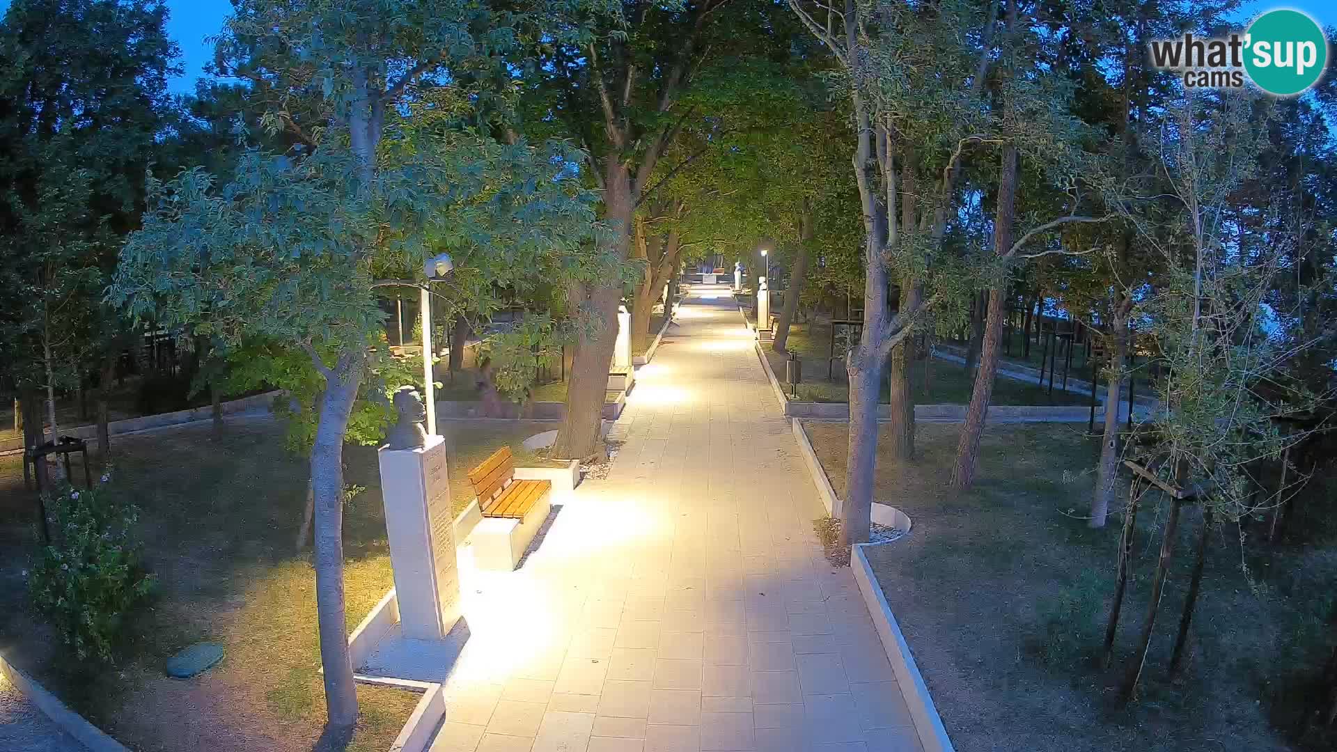 Park pisateljev Senj – Pogled v živo ob morju