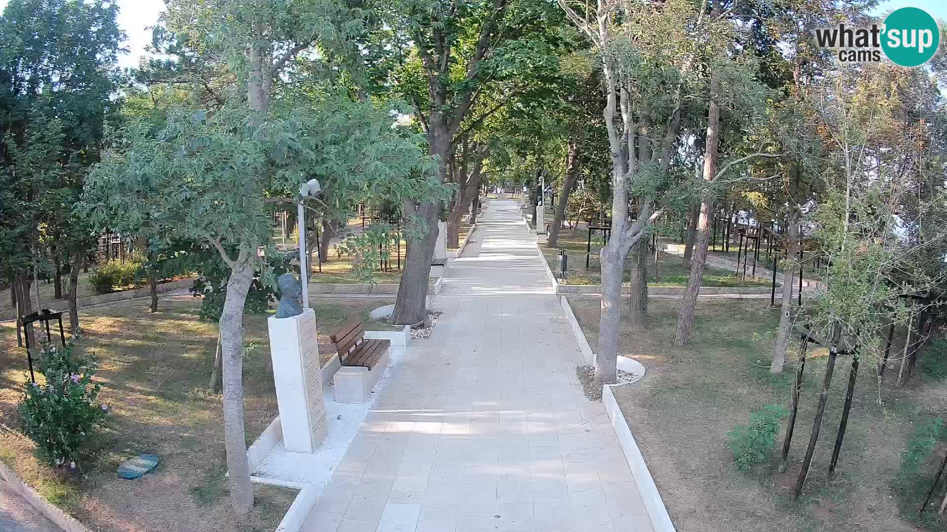 Park pisateljev Senj – Pogled v živo ob morju