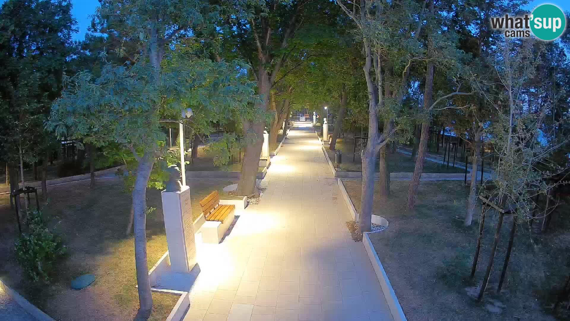 Park pisateljev Senj – Pogled v živo ob morju
