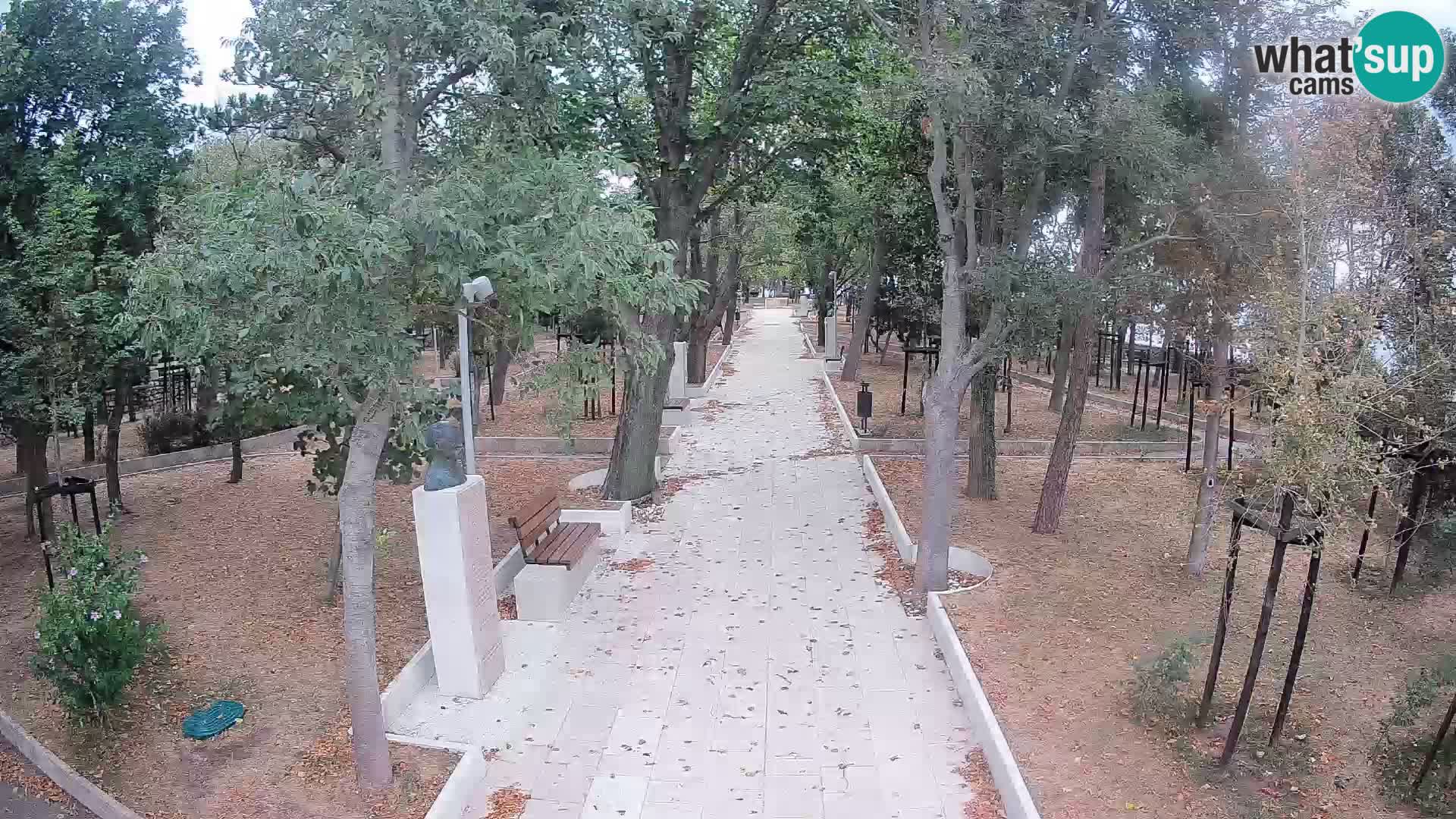 Park pisateljev Senj – Pogled v živo ob morju