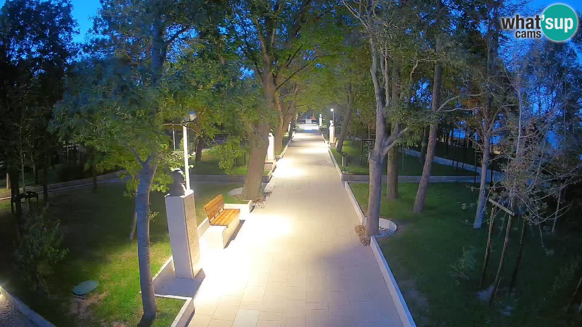 Park pisateljev Senj – Pogled v živo ob morju