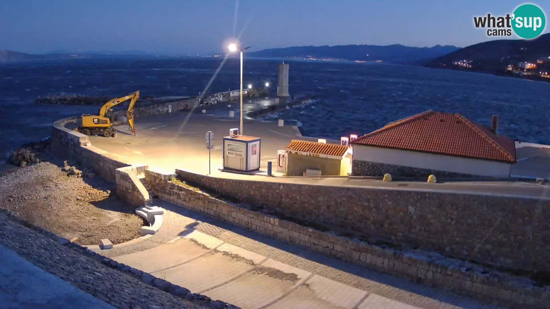 Webcam port de Senj – Vue sur la jetée et le phare