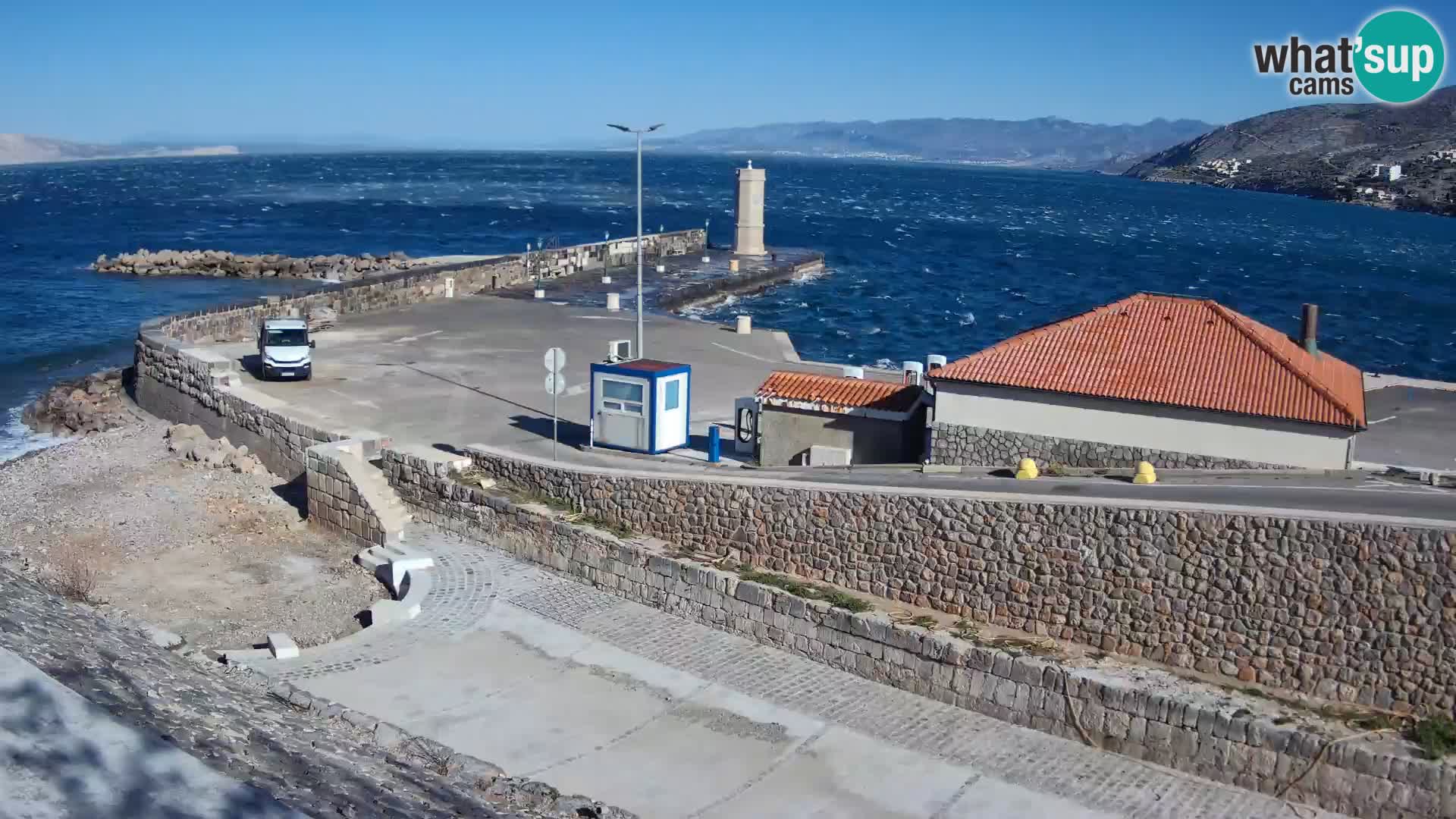 Webcam port de Senj – Vue sur la jetée et le phare