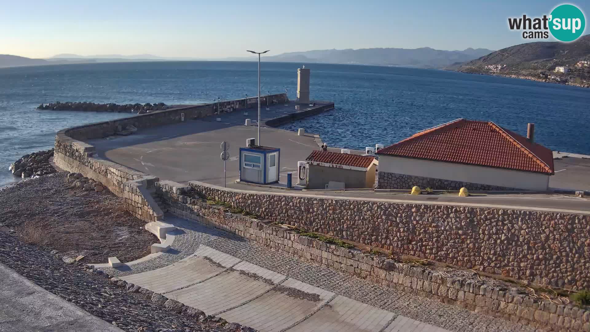 Web kamera Senj luka – Lukobran i svjetionik uživo