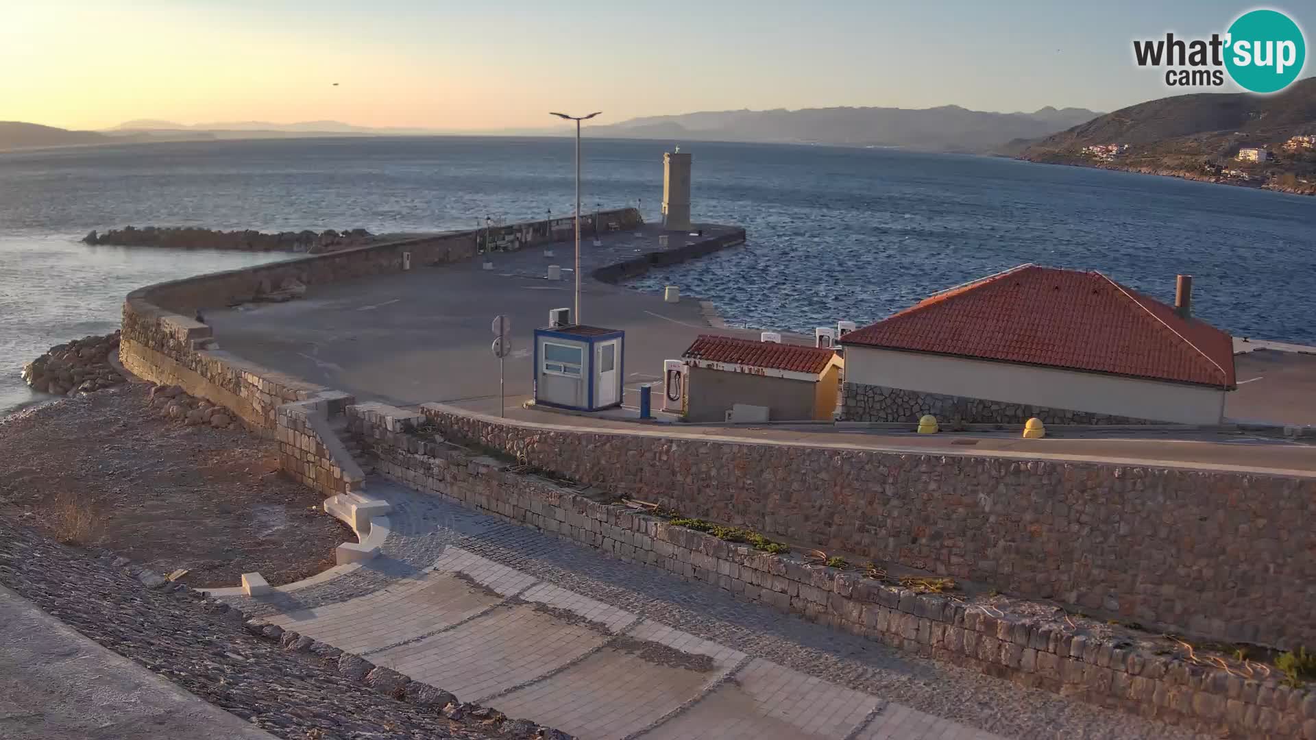 Web kamera Senj luka – Lukobran i svjetionik uživo