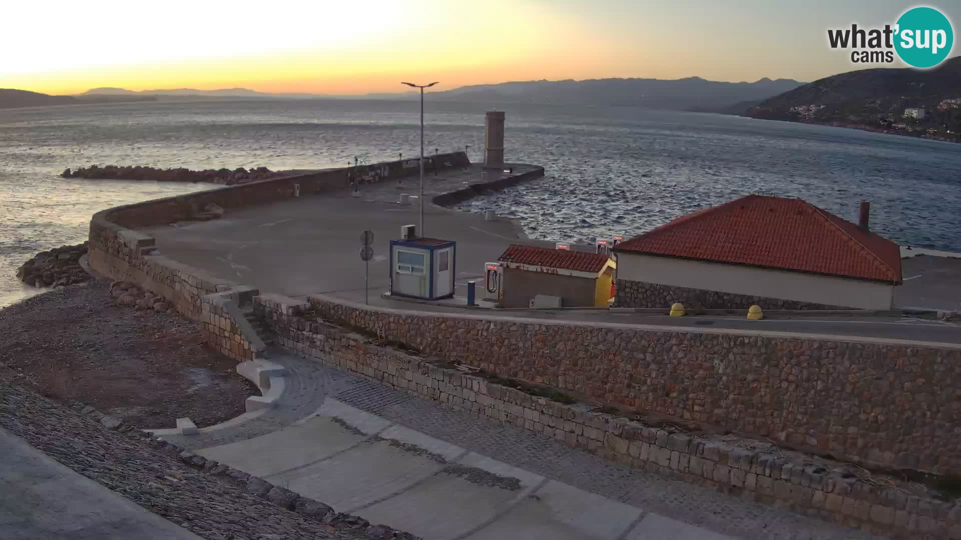 Web kamera Senj luka – Lukobran i svjetionik uživo