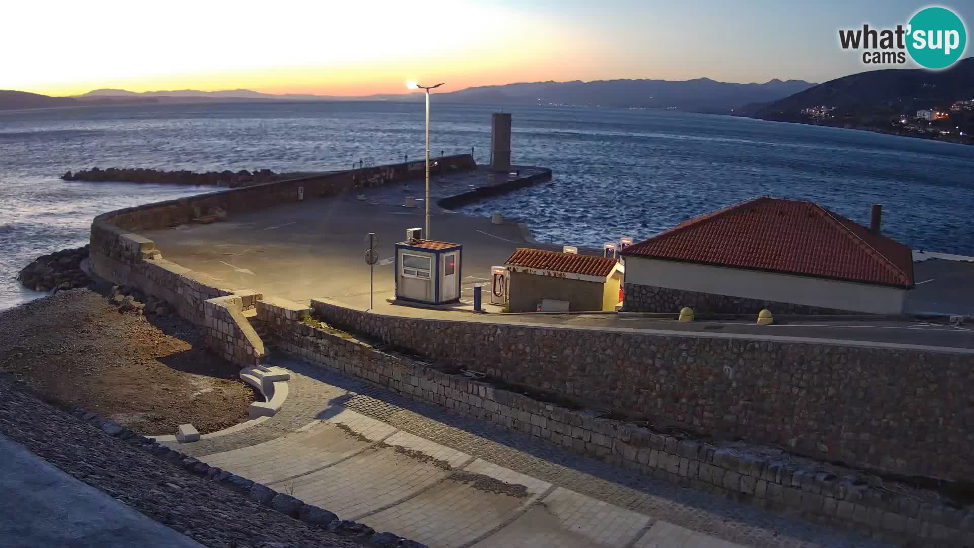 Webcam Porto di Segna – Frangiflutti e Faro in diretta