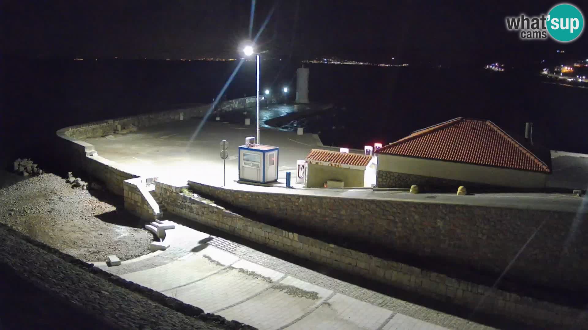 Senj Hafen Webcam – Wellenbrecher & Leuchtturm Liveblick