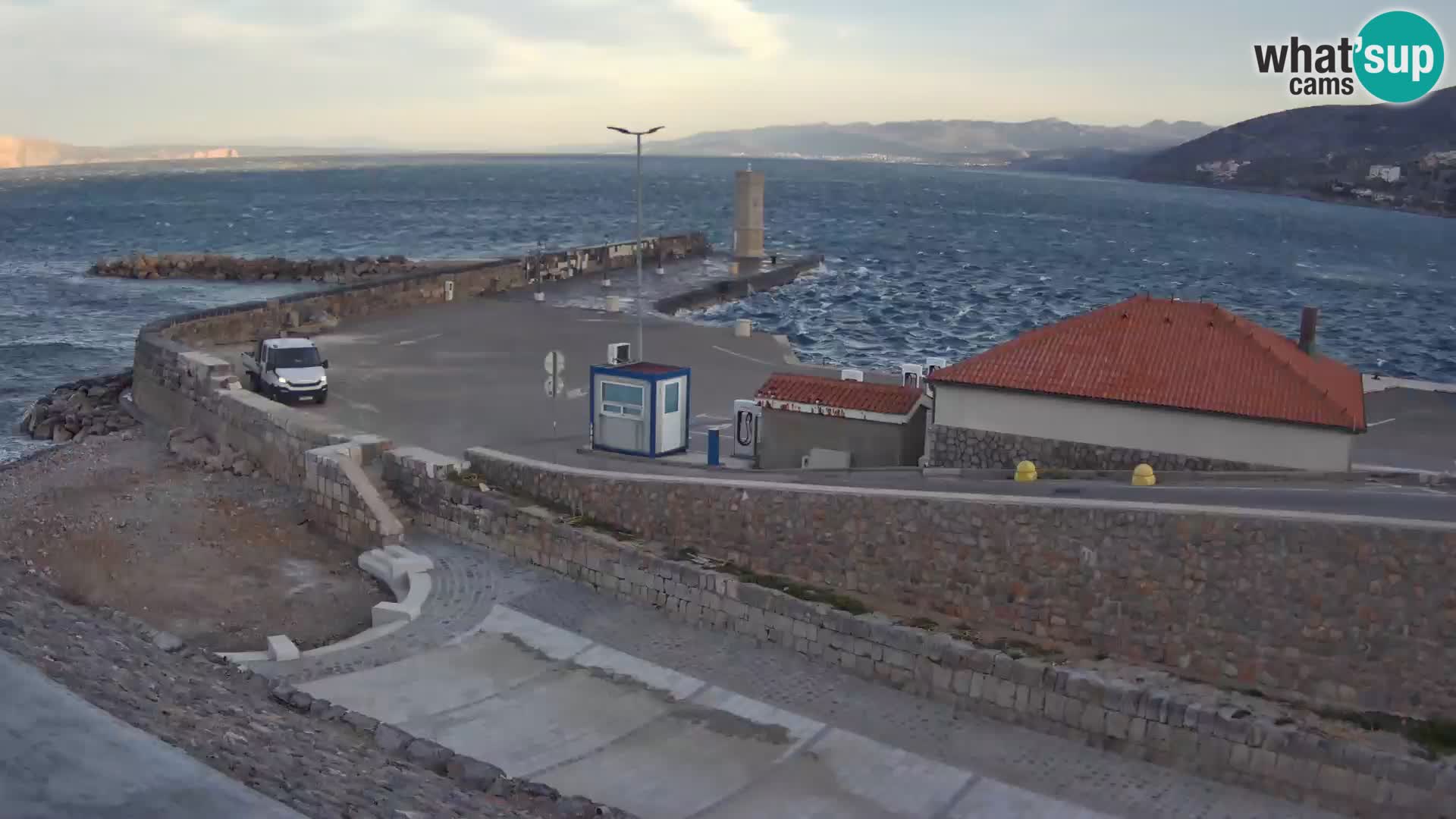 Webcam port de Senj – Vue sur la jetée et le phare