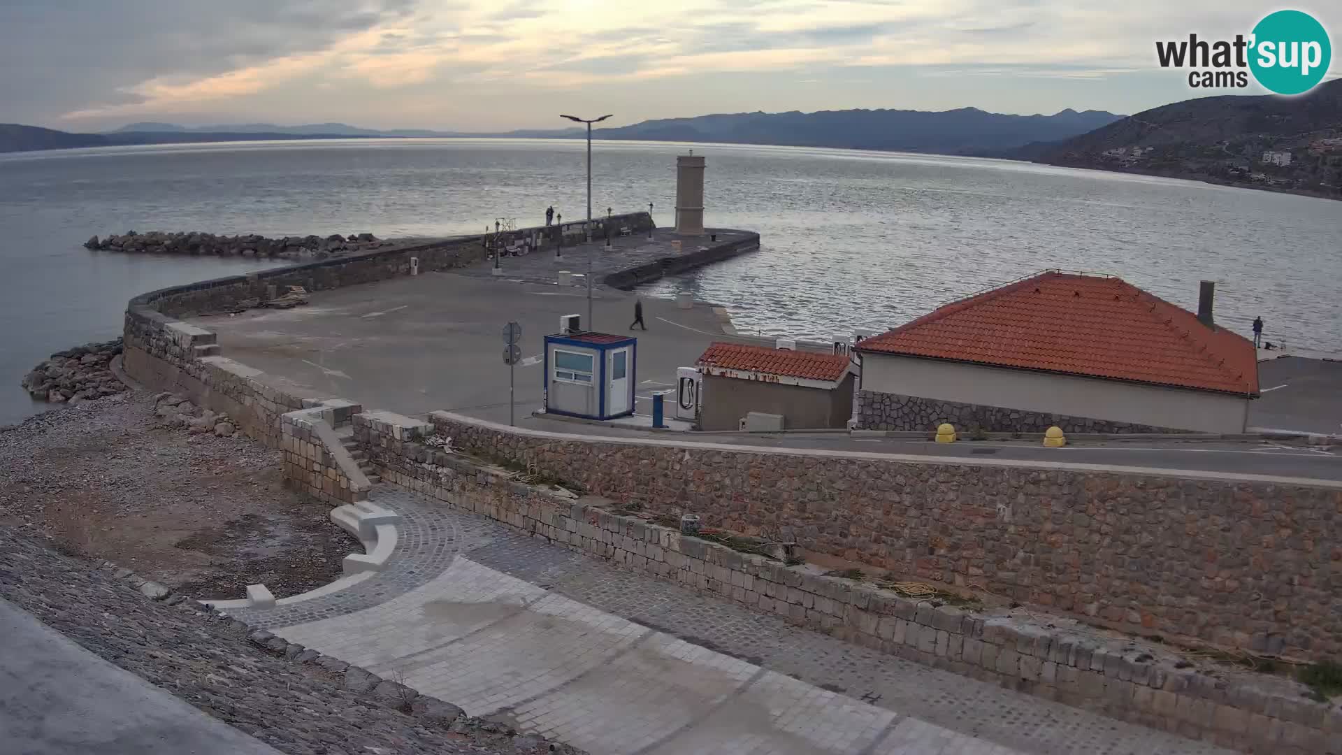 Webcam port de Senj – Vue sur la jetée et le phare