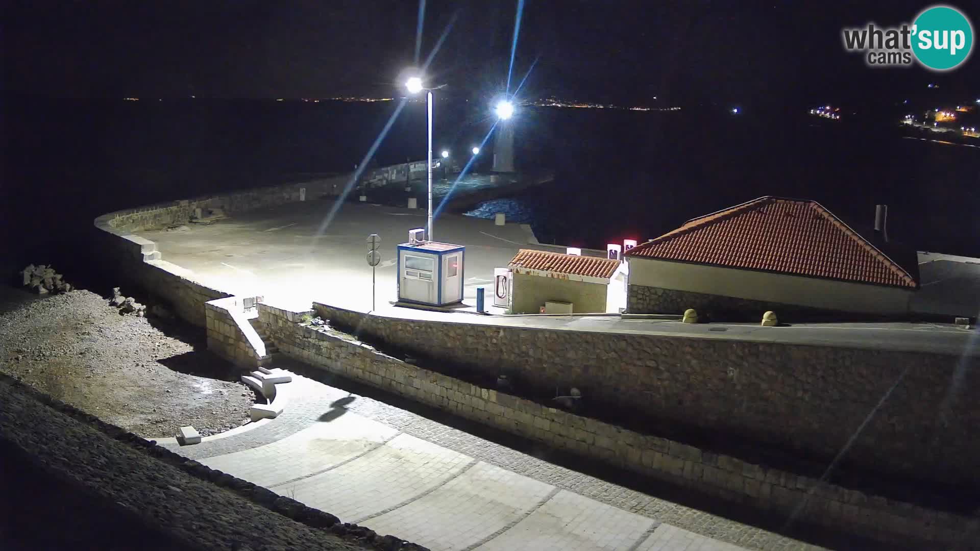 Webcam port de Senj – Vue sur la jetée et le phare
