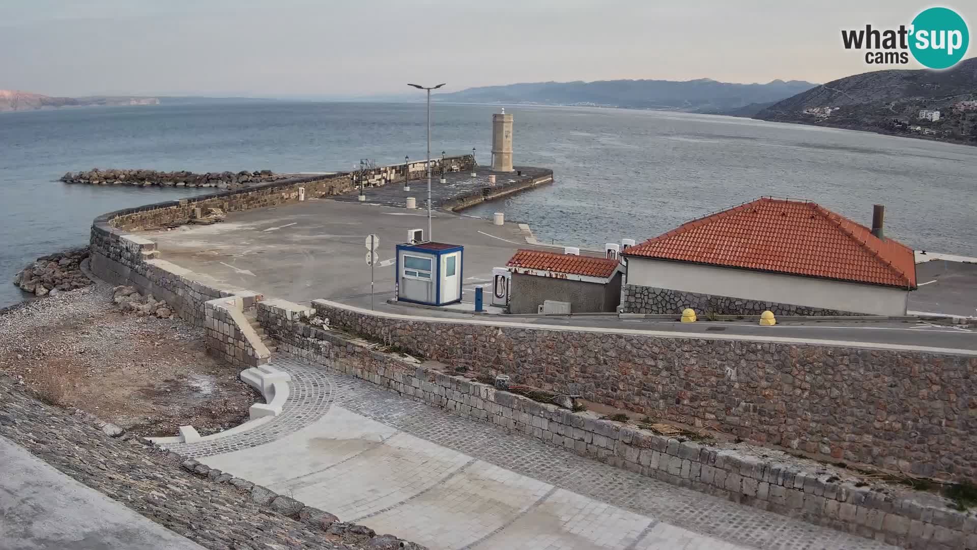 Senj Hafen Webcam – Wellenbrecher & Leuchtturm Liveblick
