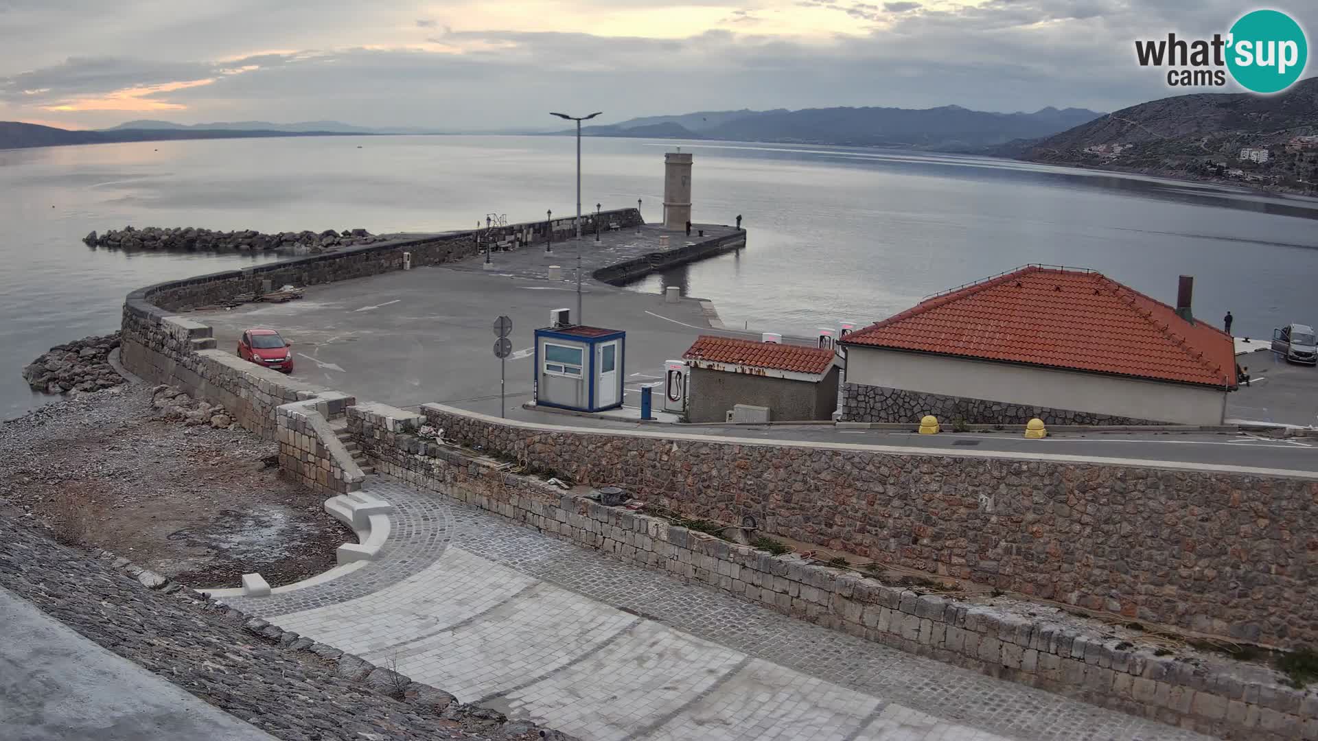 Webcam port de Senj – Vue sur la jetée et le phare
