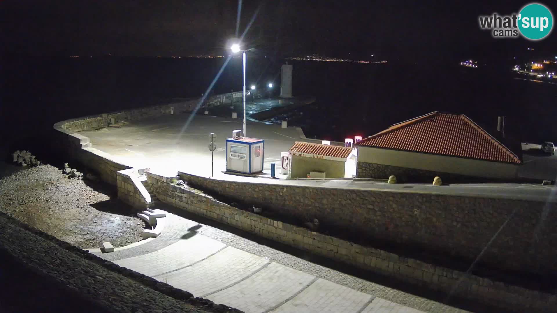 Webcam puerto de Senj – Rompeolas y faro en directo