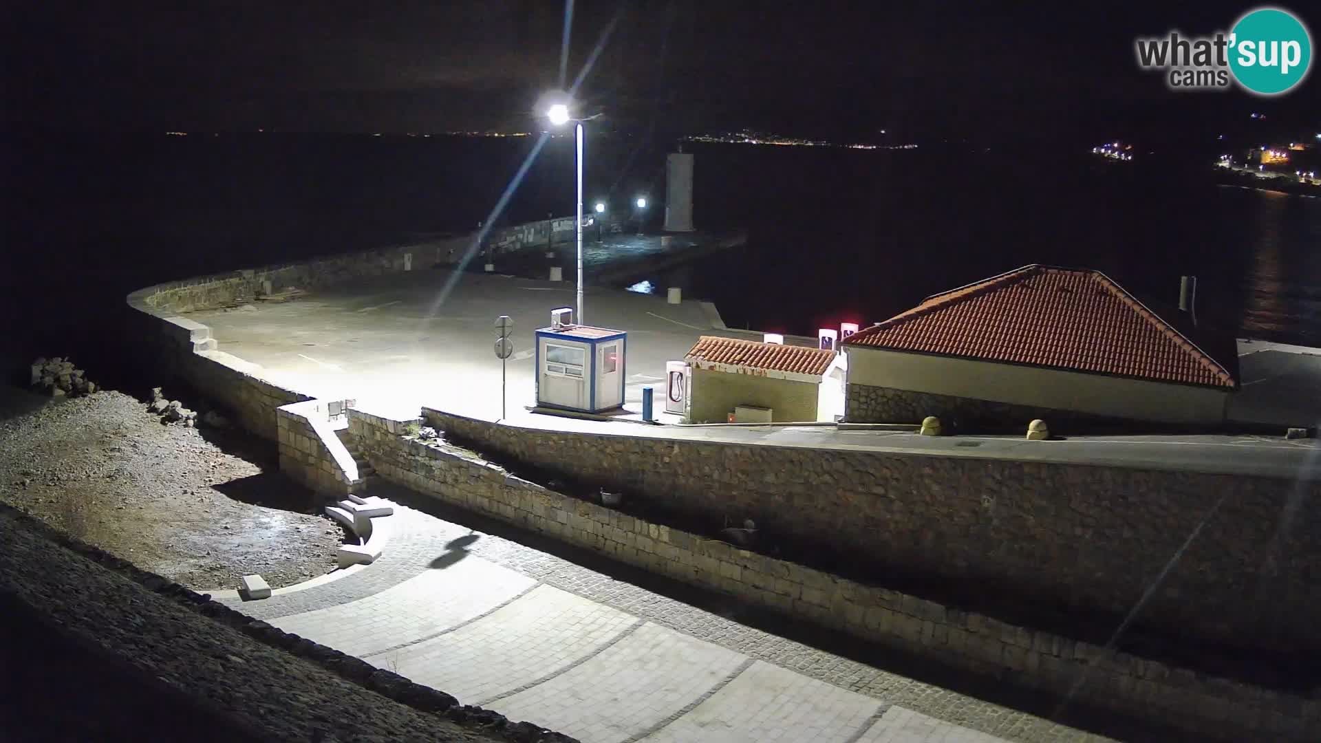 Webcam puerto de Senj – Rompeolas y faro en directo