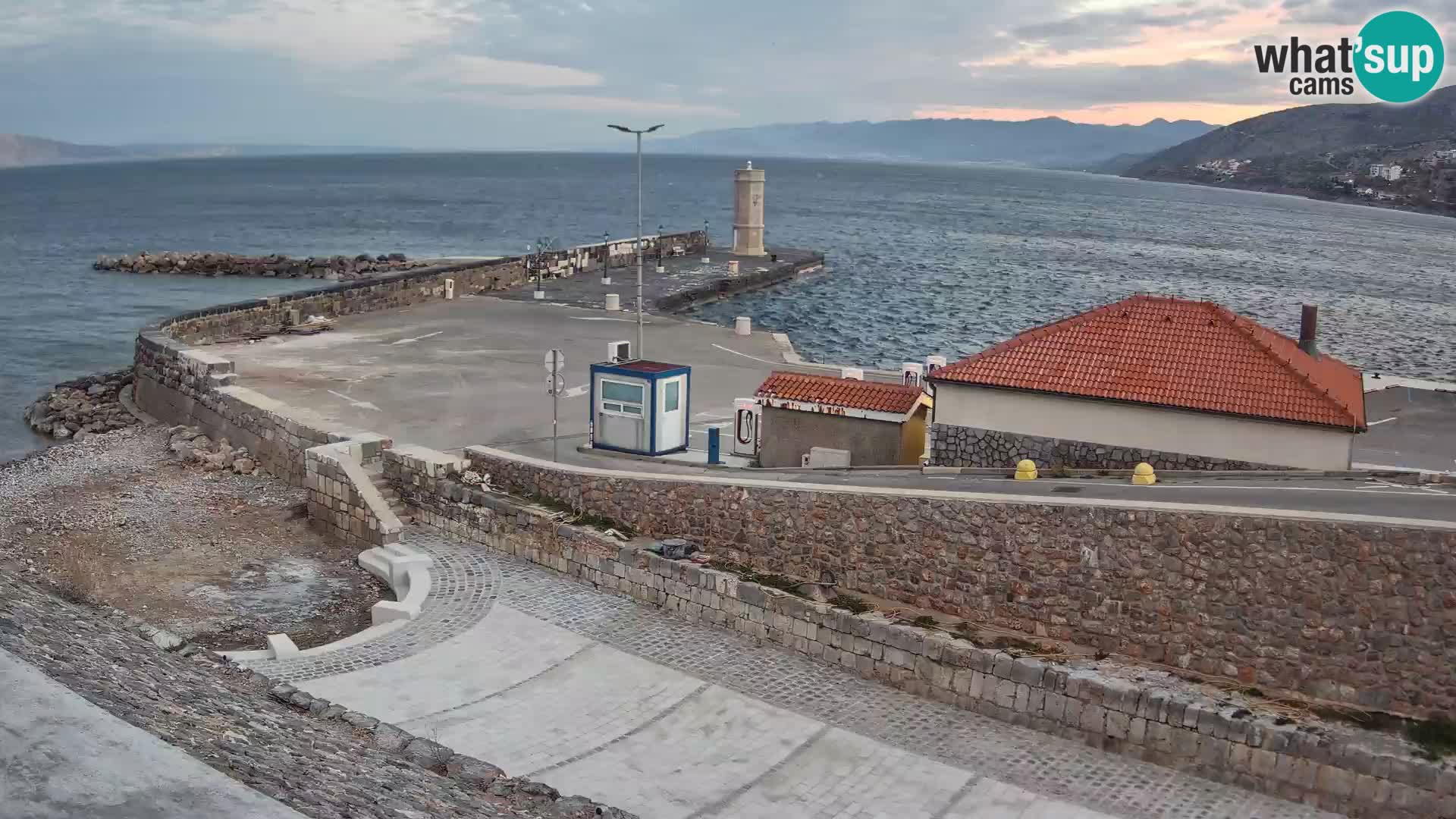 Webcam puerto de Senj – Rompeolas y faro en directo