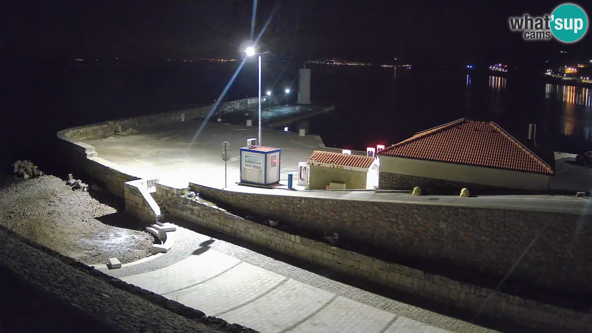 Webcam port de Senj – Vue sur la jetée et le phare