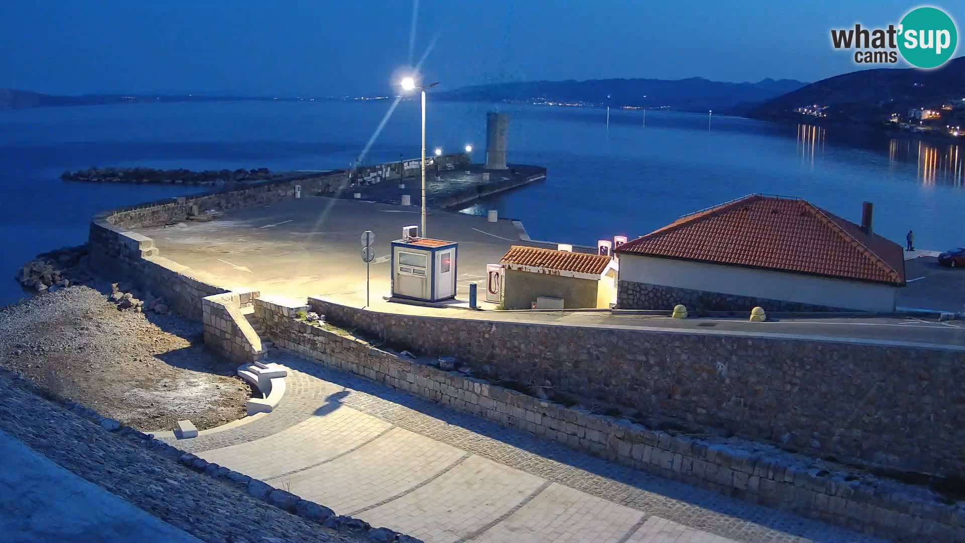 Webcam port de Senj – Vue sur la jetée et le phare
