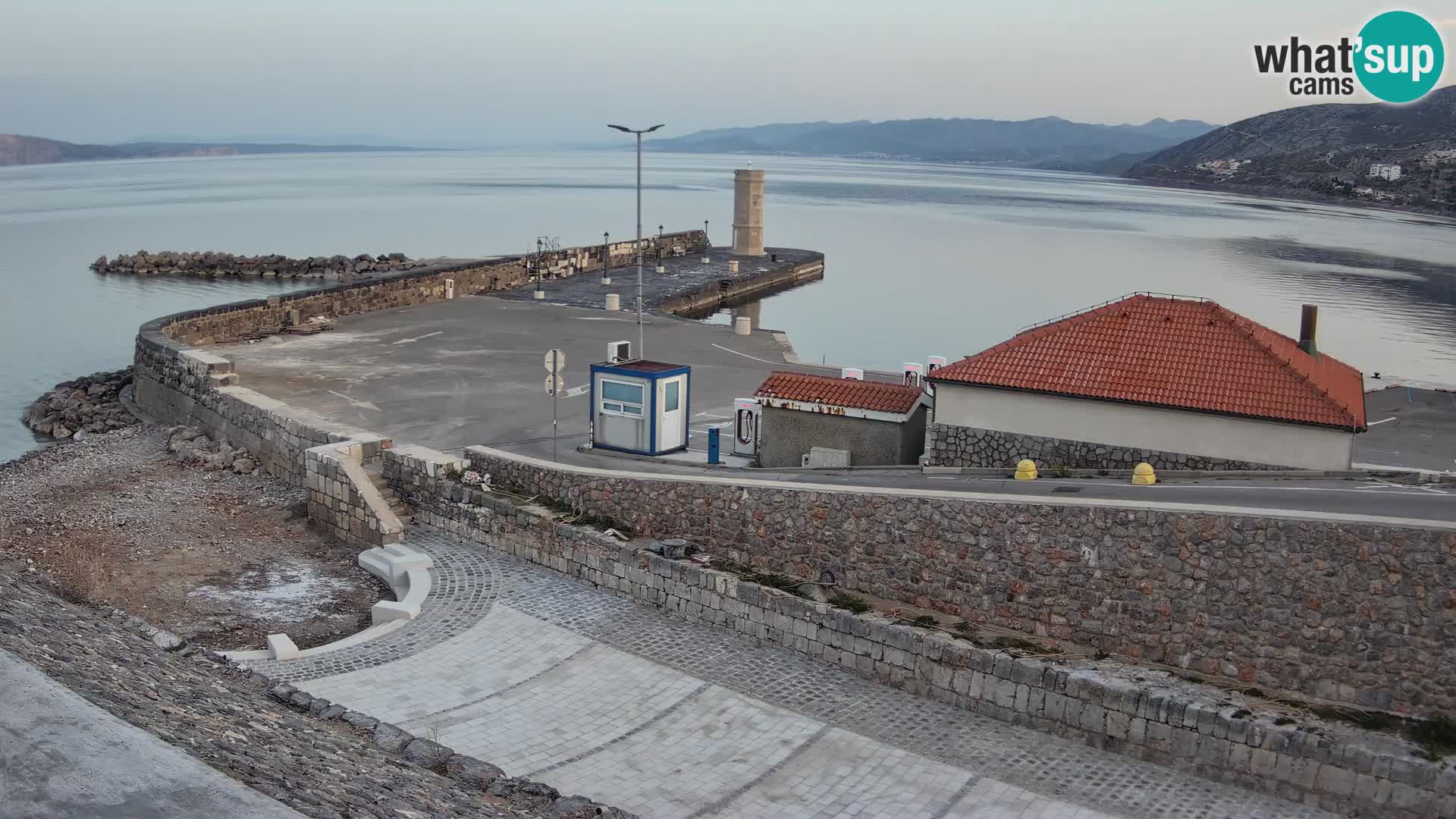 Web kamera Senj luka – Lukobran i svjetionik uživo