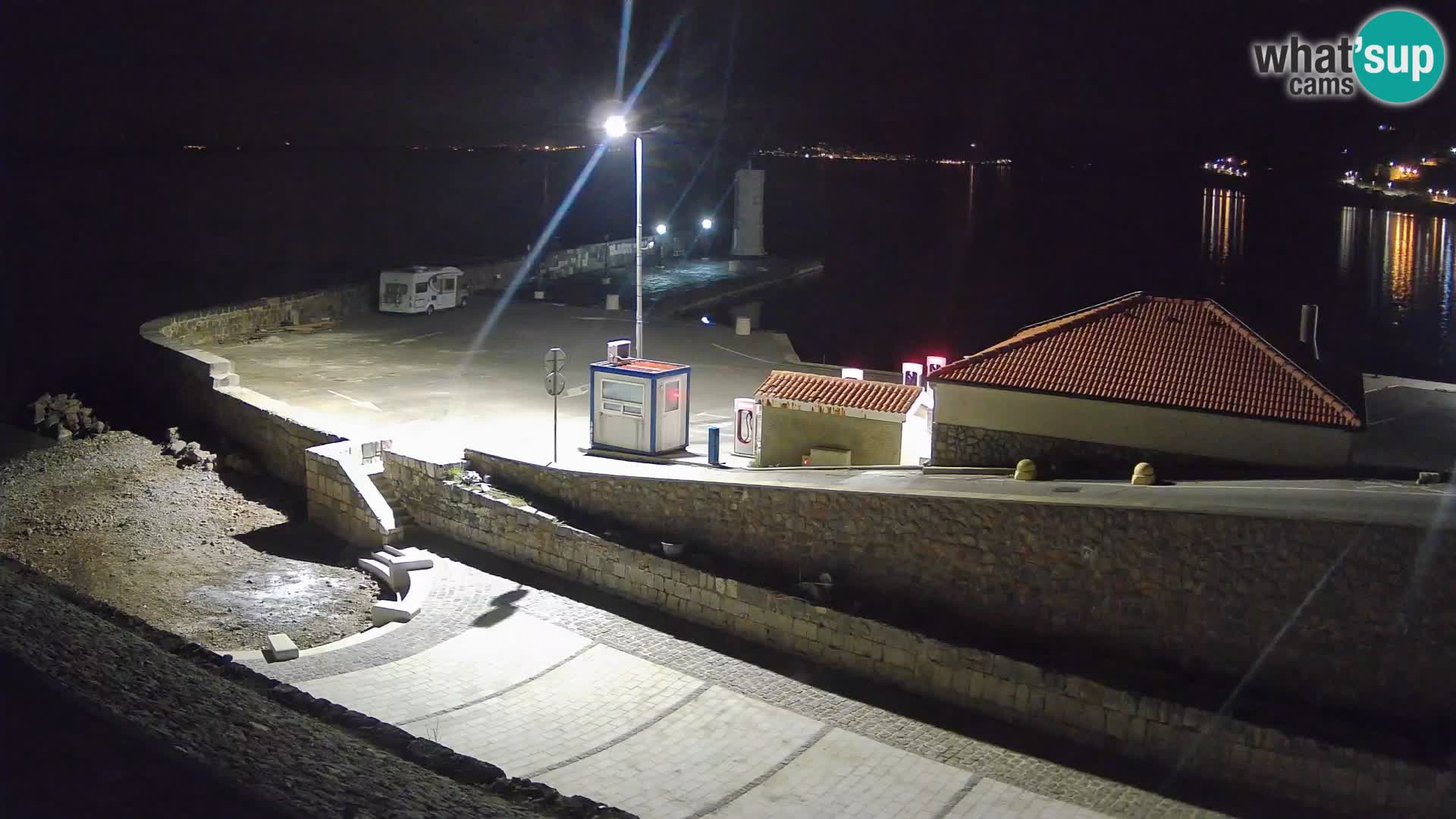 Senj Hafen Webcam – Wellenbrecher & Leuchtturm Liveblick