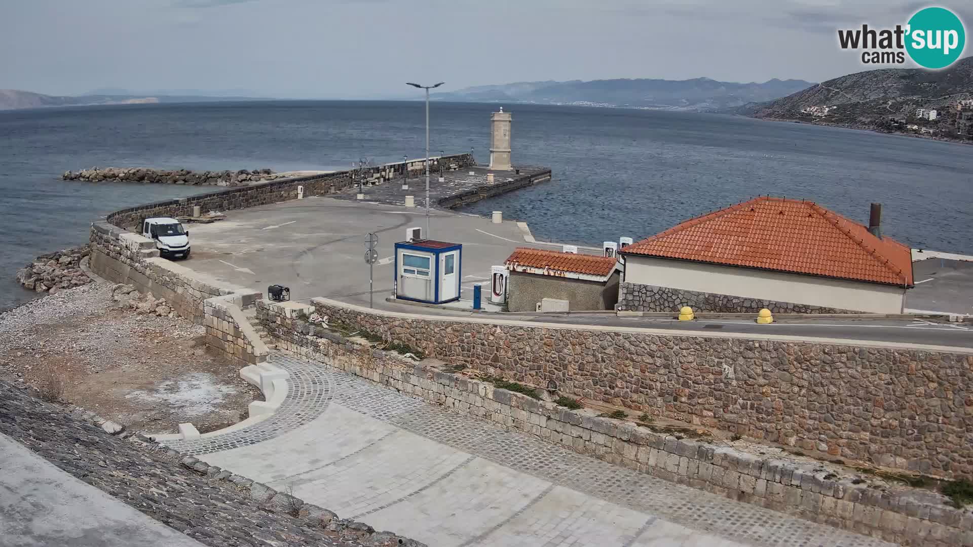 Webcam port de Senj – Vue sur la jetée et le phare
