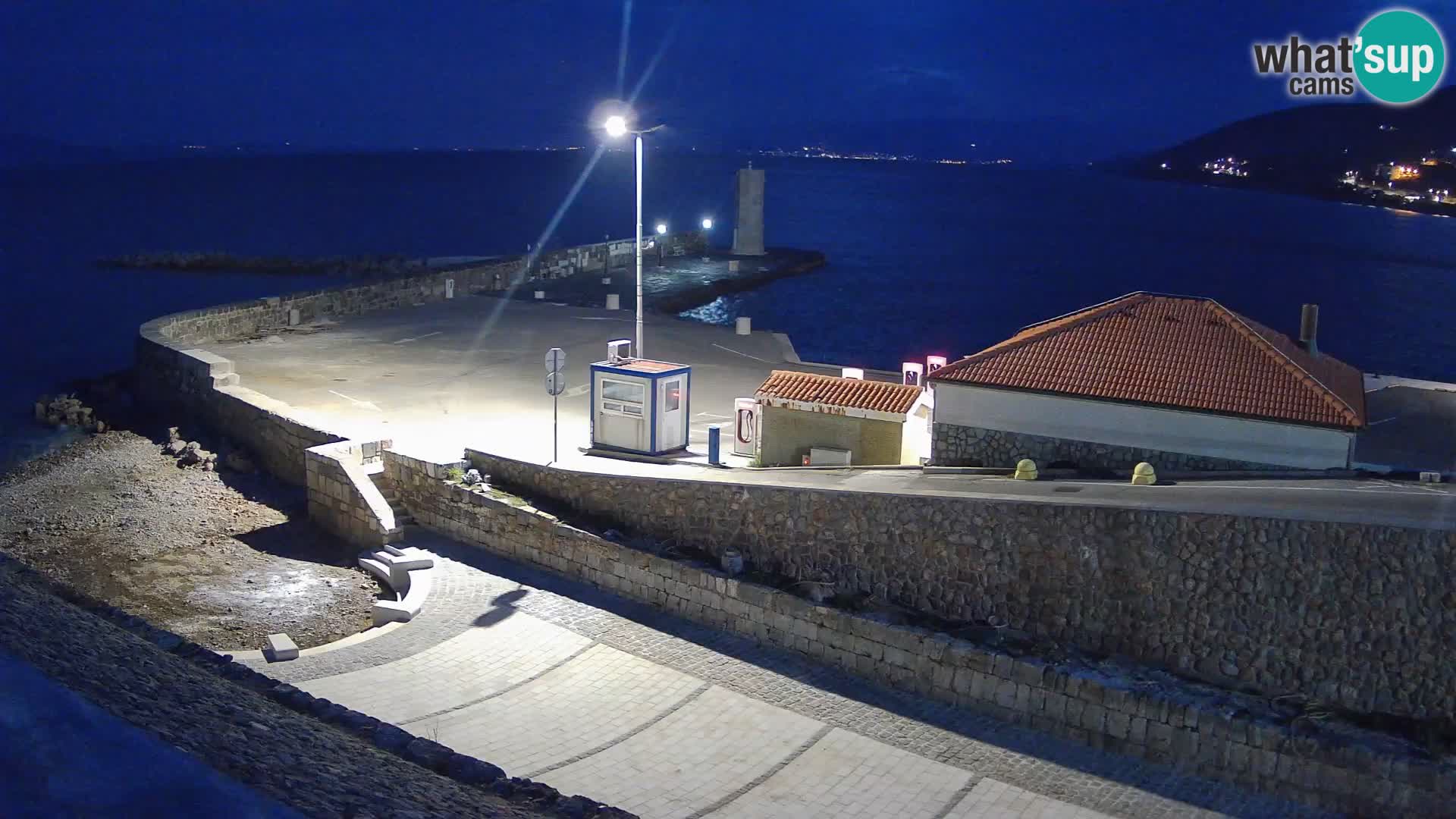 Senj Hafen Webcam – Wellenbrecher & Leuchtturm Liveblick