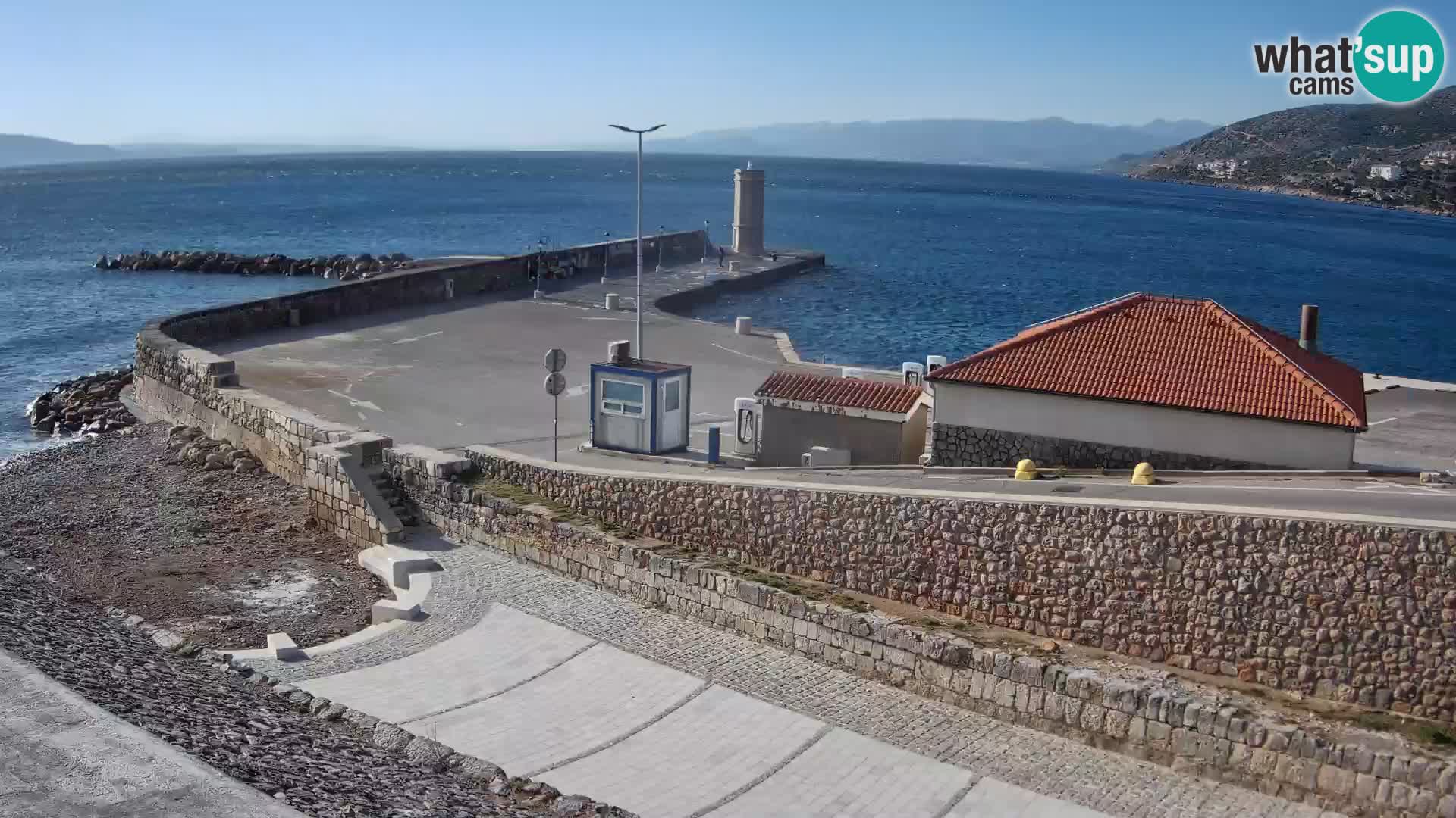 Webcam port de Senj – Vue sur la jetée et le phare