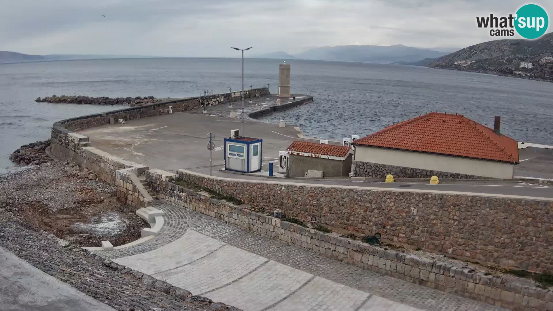Webcam port de Senj – Vue sur la jetée et le phare