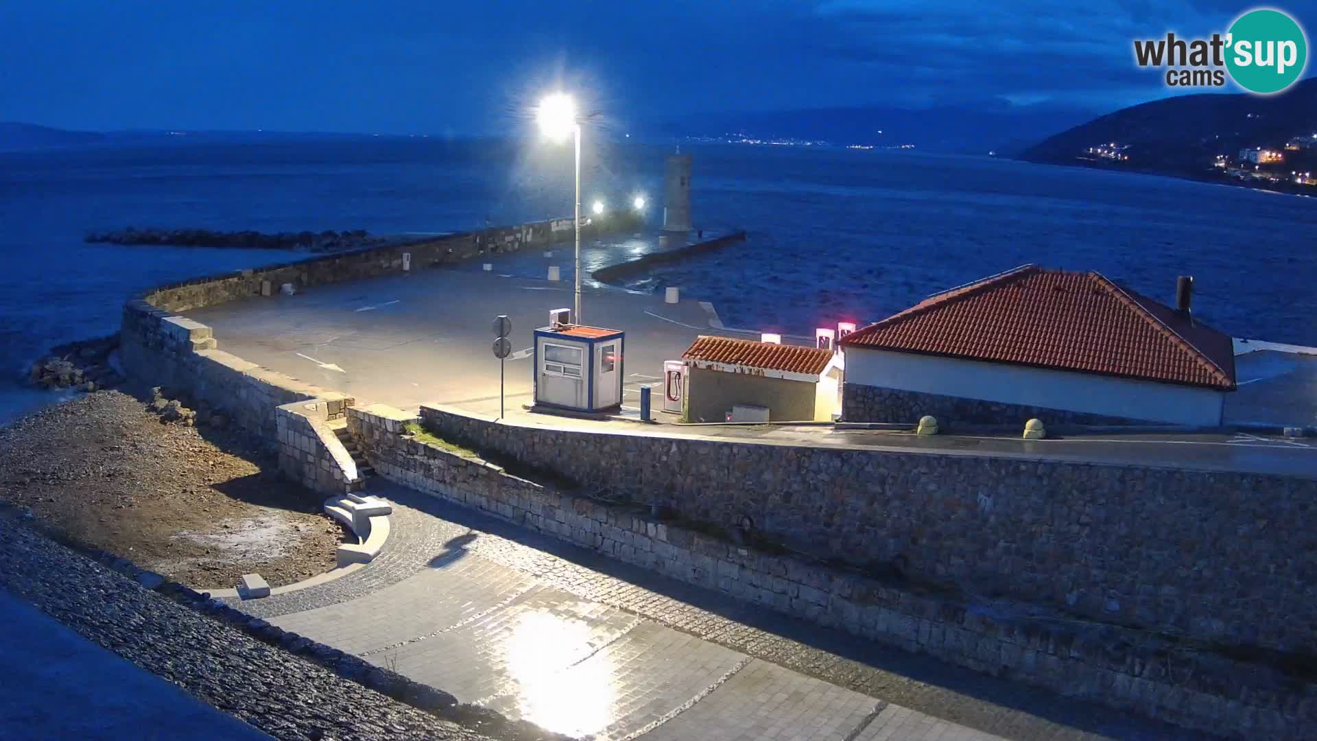 Senj Hafen Webcam – Wellenbrecher & Leuchtturm Liveblick