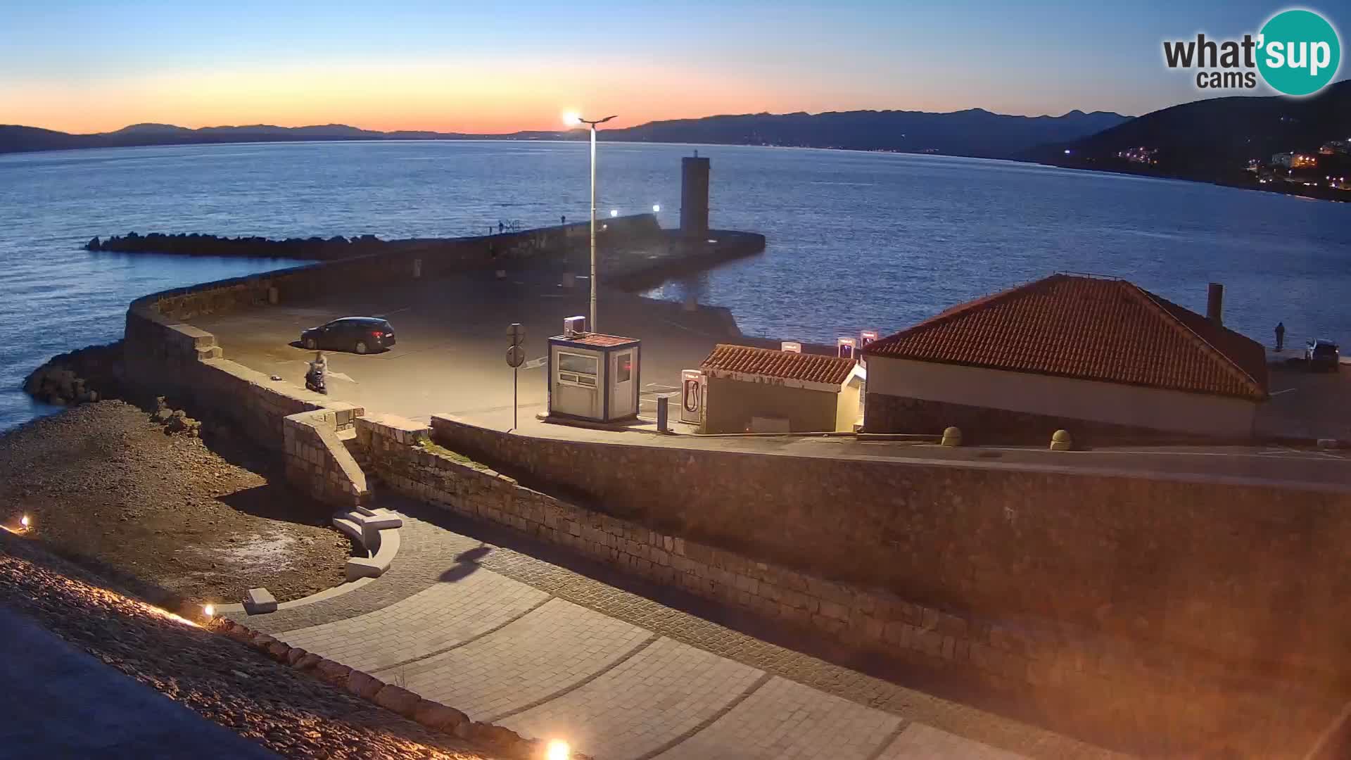 Webcam puerto de Senj – Rompeolas y faro en directo