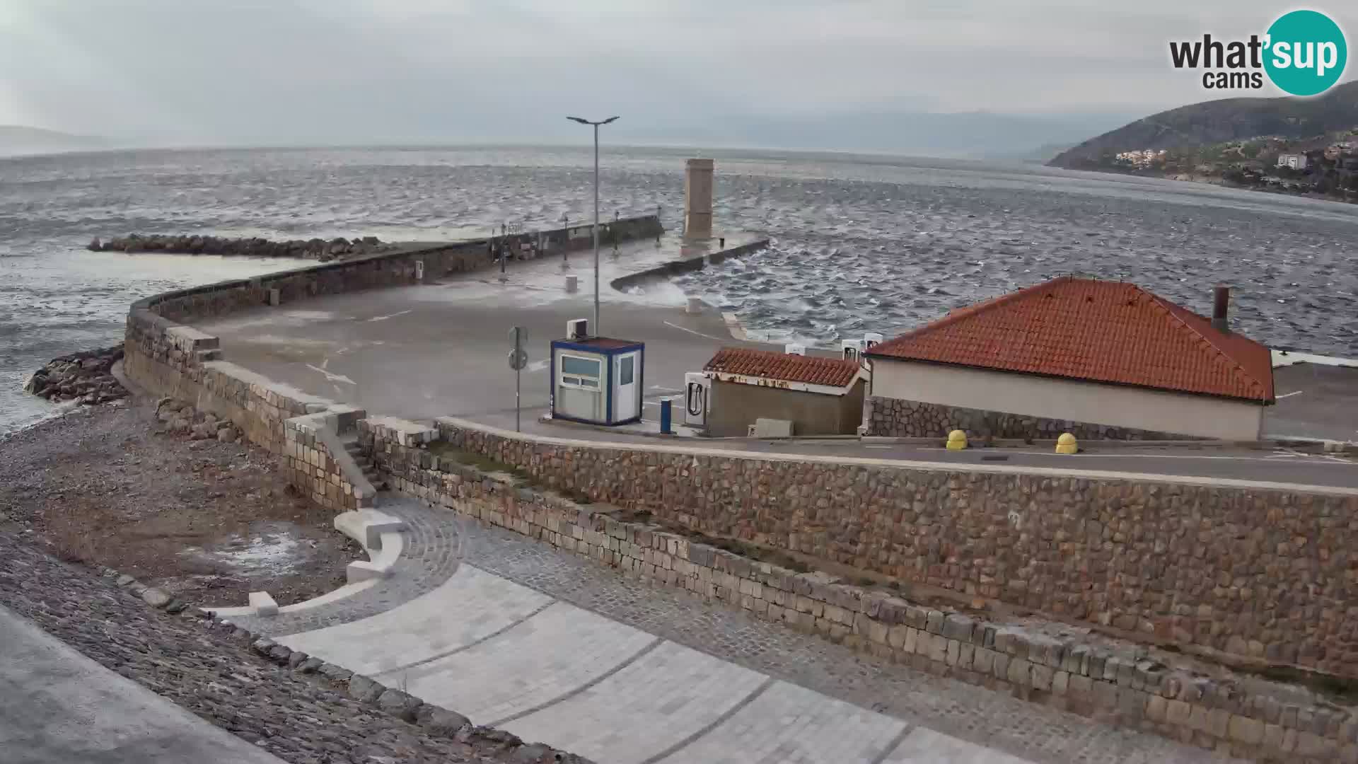 Web kamera Senj luka – Lukobran i svjetionik uživo