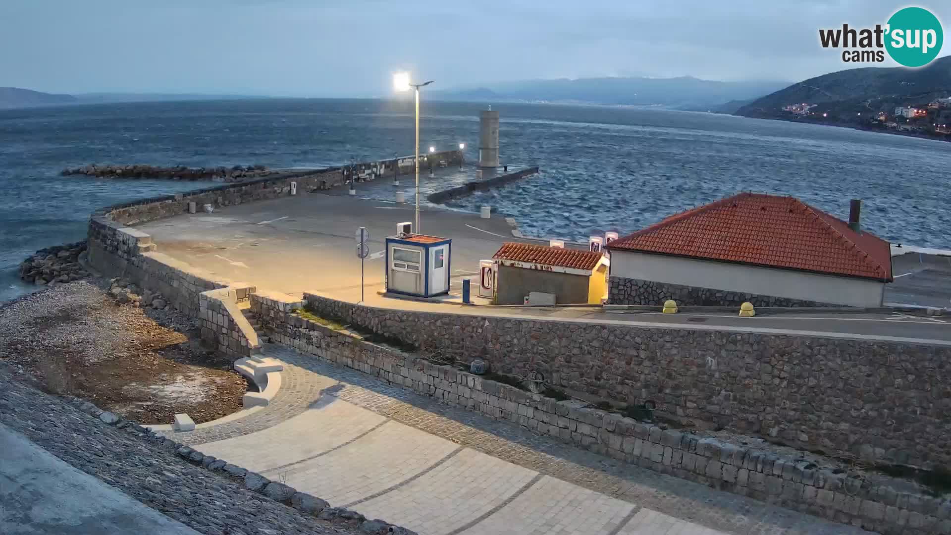 Webcam puerto de Senj – Rompeolas y faro en directo